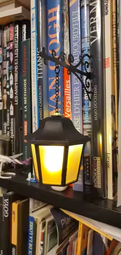 Rincón de lectura con libros