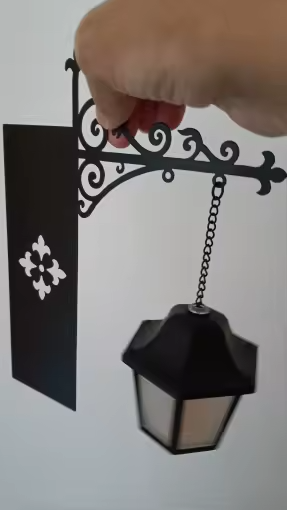 Persona leyendo en casa